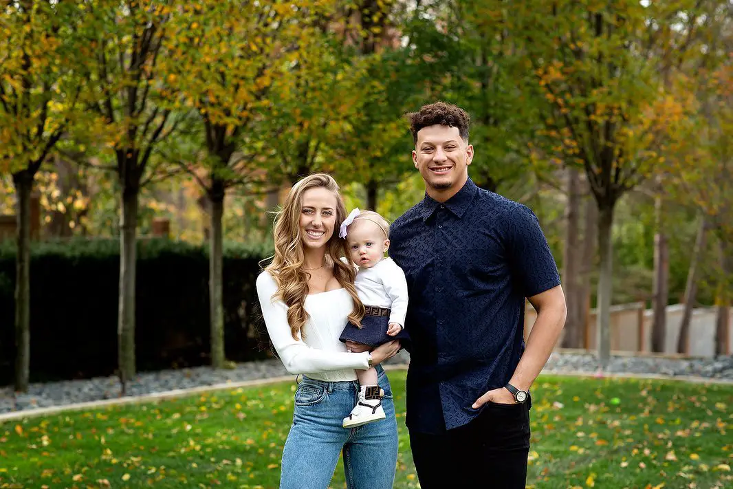 Brittany-Matthews-With-Patrick-Mahomes-And-Daughter