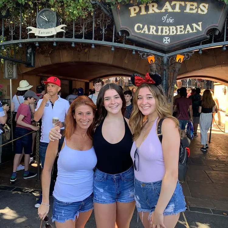 Heather-With-Their-Daughters-Taylor-And-Morgan