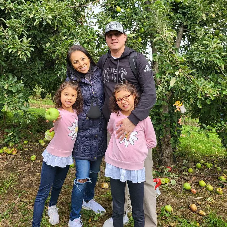 Hazel Sanchez With Her Husband & Daughters