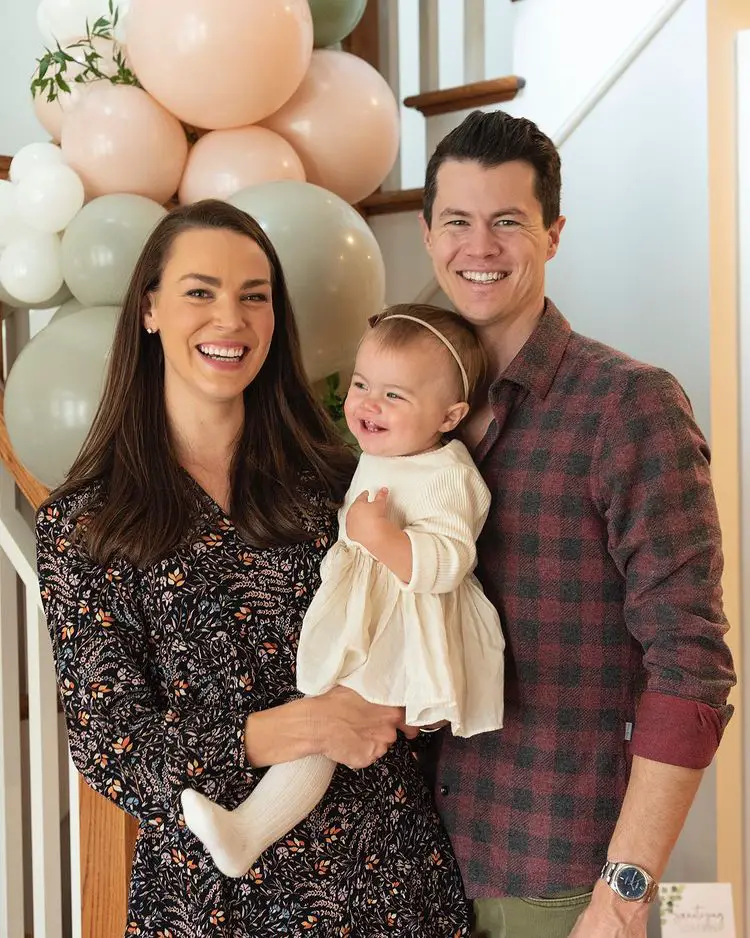  Kelly Davis With Her Husband And Daughter